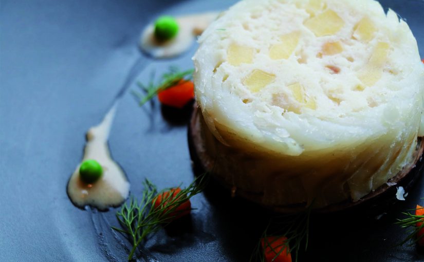 Charlotte de merlan à l’andouille de Vire et aux pommes, beurre de cidre