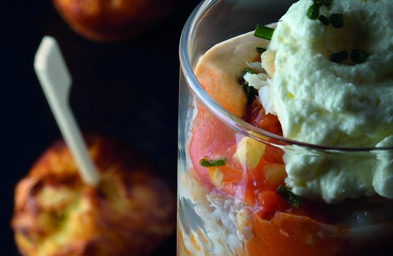 Sucettes de tartare à la truite et verrine de morue à la tomate