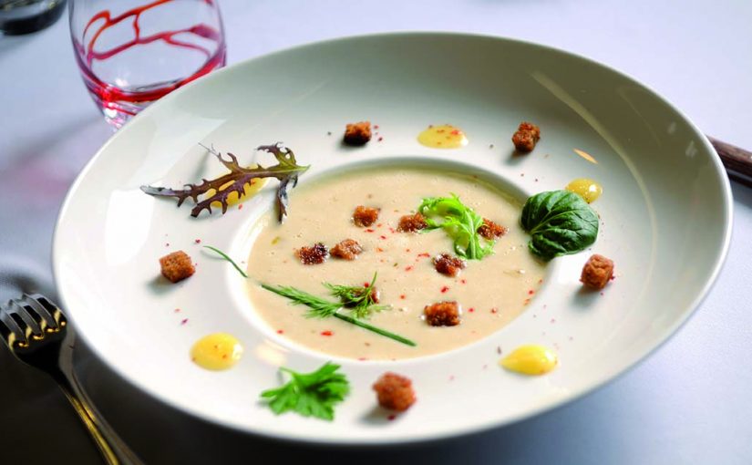 Velouté de poire, minestrone de livarot et pain d’épices croustillant