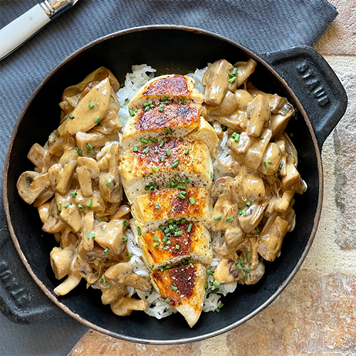 Filet de poulet snacké à la normande, crème au cidre